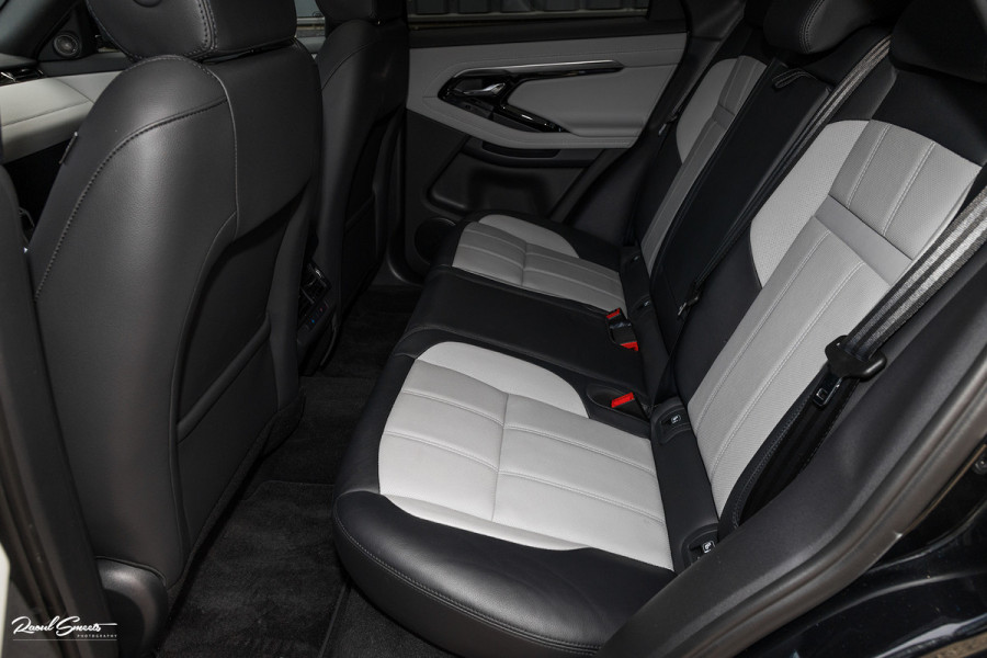 Land Rover Range Rover Evoque 1.5 P300e AWD R-Dynamic SE | Panorama dak | Adaptieve cruise | Apple carplay | 20 inch |