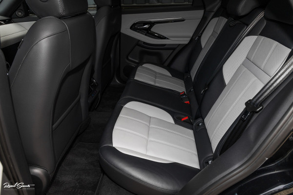 Land Rover Range Rover Evoque 1.5 P300e AWD R-Dynamic SE | Panorama dak | Adaptieve cruise | Apple carplay | 20 inch |