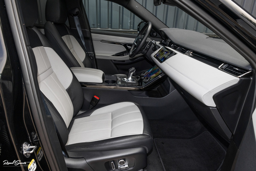 Land Rover Range Rover Evoque 1.5 P300e AWD R-Dynamic SE | Panorama dak | Adaptieve cruise | Apple carplay | 20 inch |