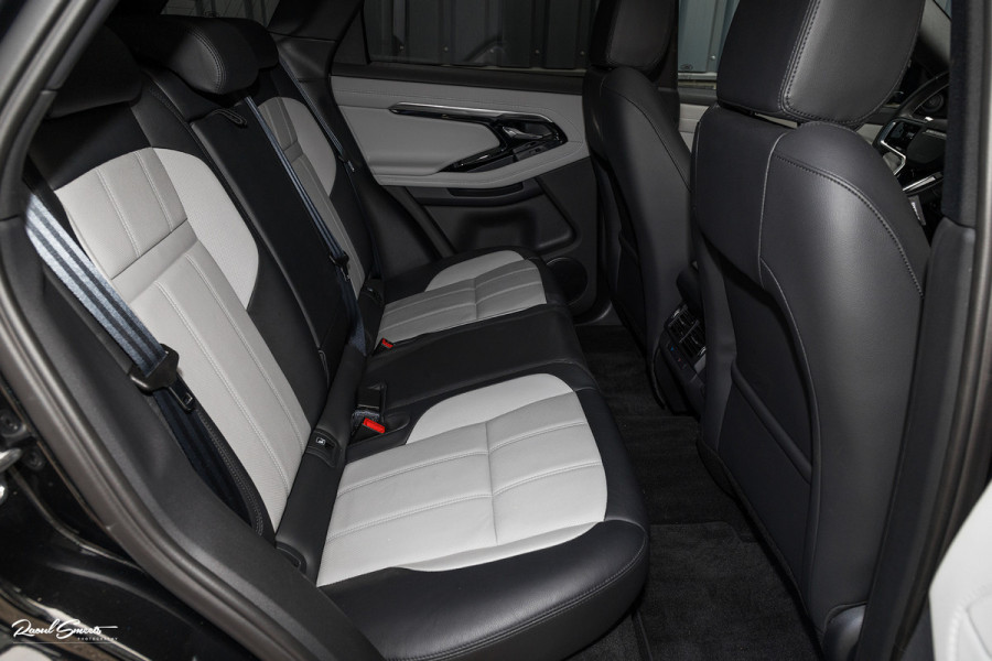 Land Rover Range Rover Evoque 1.5 P300e AWD R-Dynamic SE | Panorama dak | Adaptieve cruise | Apple carplay | 20 inch |
