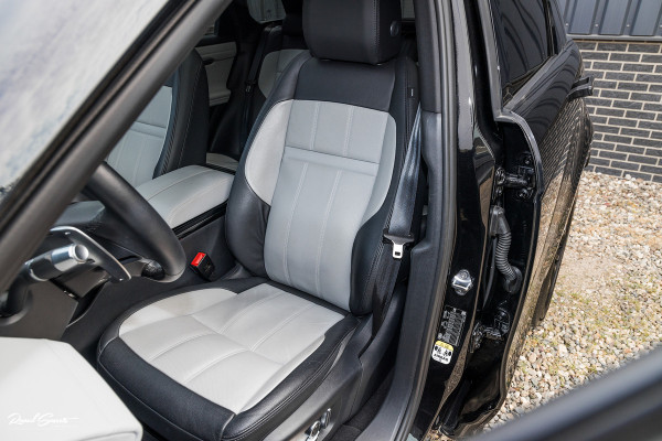 Land Rover Range Rover Evoque 1.5 P300e AWD R-Dynamic SE | Panorama dak | Adaptieve cruise | Apple carplay | 20 inch |