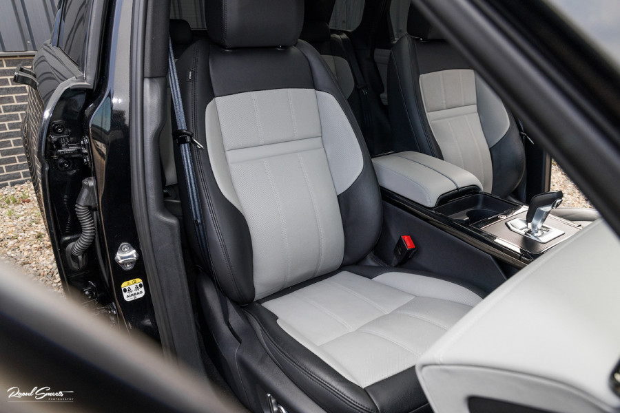 Land Rover Range Rover Evoque 1.5 P300e AWD R-Dynamic SE | Panorama dak | Adaptieve cruise | Apple carplay | 20 inch |