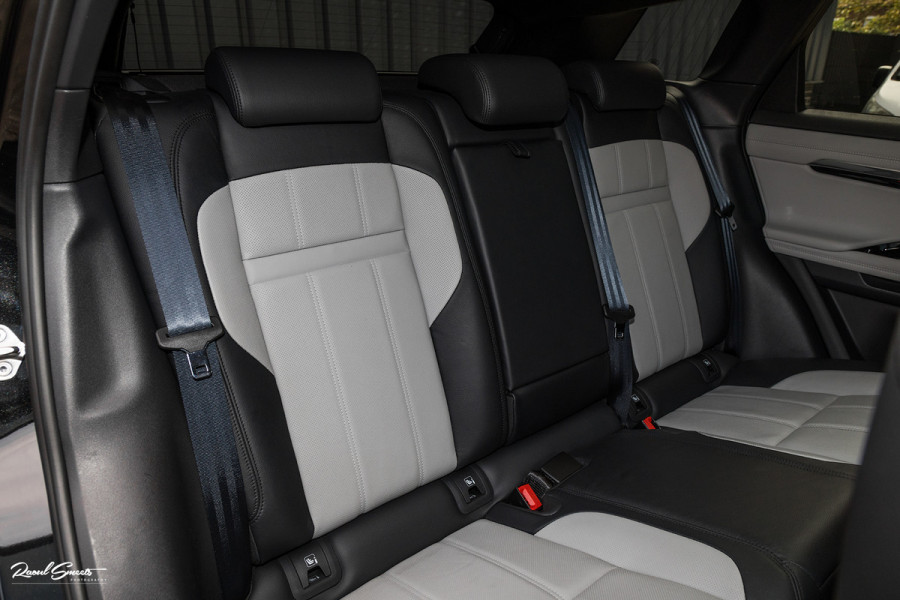 Land Rover Range Rover Evoque 1.5 P300e AWD R-Dynamic SE | Panorama dak | Adaptieve cruise | Apple carplay | 20 inch |