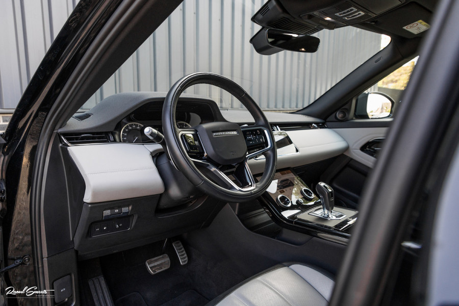 Land Rover Range Rover Evoque 1.5 P300e AWD R-Dynamic SE | Panorama dak | Adaptieve cruise | Apple carplay | 20 inch |