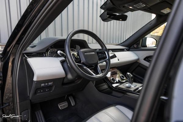 Land Rover Range Rover Evoque 1.5 P300e AWD R-Dynamic SE | Panorama dak | Adaptieve cruise | Apple carplay | 20 inch |