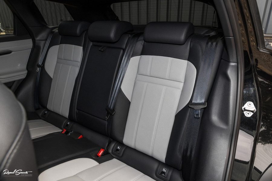 Land Rover Range Rover Evoque 1.5 P300e AWD R-Dynamic SE | Panorama dak | Adaptieve cruise | Apple carplay | 20 inch |