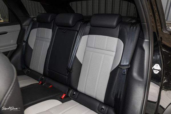 Land Rover Range Rover Evoque 1.5 P300e AWD R-Dynamic SE | Panorama dak | Adaptieve cruise | Apple carplay | 20 inch |