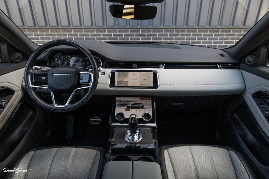 Land Rover Range Rover Evoque 1.5 P300e AWD R-Dynamic SE | Panorama dak | Adaptieve cruise | Apple carplay | 20 inch |