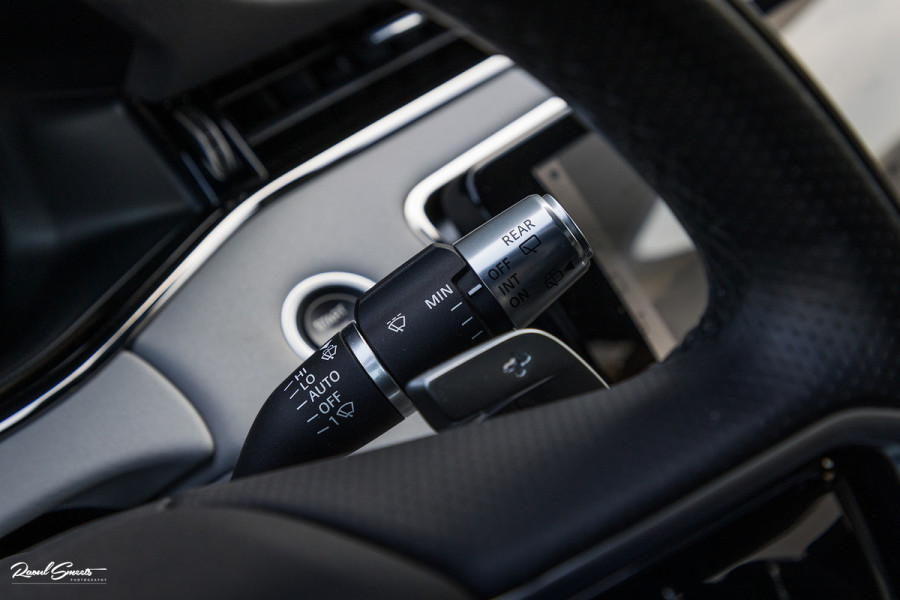 Land Rover Range Rover Evoque 1.5 P300e AWD R-Dynamic SE | Panorama dak | Adaptieve cruise | Apple carplay | 20 inch |