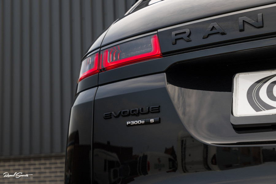 Land Rover Range Rover Evoque 1.5 P300e AWD R-Dynamic SE | Panorama dak | Adaptieve cruise | Apple carplay | 20 inch |