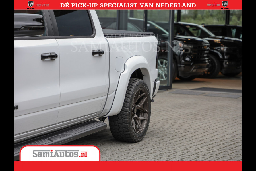 Dodge Ram 1500 Laramie Night | V8 5,7 402HP | Krachtige Hemi | Comfortabele Dubbele Cabine met Royale 5 Zitplaatsen | BPM vrij | Nu Leverbaar uit Voorraad | Voorraad Nr 2015 - 4725
