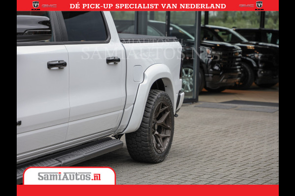 Dodge Ram 1500 Laramie Night | V8 5,7 402HP | Krachtige Hemi | Comfortabele Dubbele Cabine met Royale 5 Zitplaatsen | BPM vrij | Nu Leverbaar uit Voorraad | Voorraad Nr 2015 - 4725