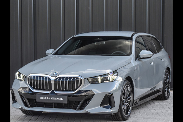 BMW 5 Serie Touring 530e xDrive M Sport | DRIVING ASS. PLUS | HARMAN KARDON | ELEKTR. TREKHAAK | ACHTERUITRIJ CAMERA | AMBIANCE VERLICHTING