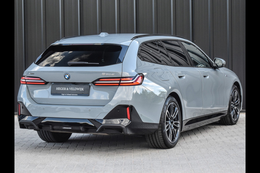 BMW 5 Serie Touring 530e xDrive M Sport | DRIVING ASS. PLUS | HARMAN KARDON | ELEKTR. TREKHAAK | ACHTERUITRIJ CAMERA | AMBIANCE VERLICHTING
