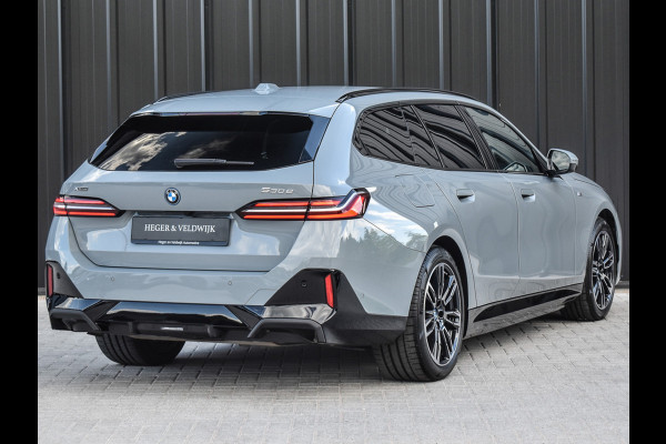 BMW 5 Serie Touring 530e xDrive M Sport | DRIVING ASS. PLUS | HARMAN KARDON | ELEKTR. TREKHAAK | ACHTERUITRIJ CAMERA | AMBIANCE VERLICHTING