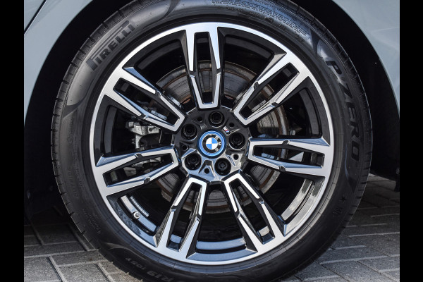 BMW 5 Serie Touring 530e xDrive M Sport | DRIVING ASS. PLUS | HARMAN KARDON | ELEKTR. TREKHAAK | ACHTERUITRIJ CAMERA | AMBIANCE VERLICHTING