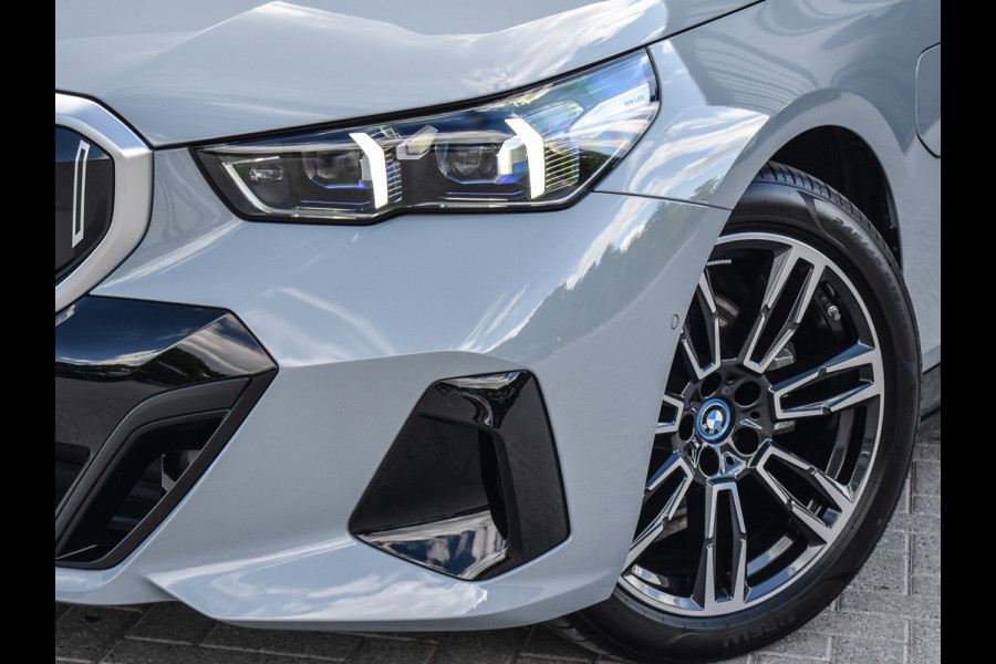 BMW 5 Serie Touring 530e xDrive M Sport | DRIVING ASS. PLUS | HARMAN KARDON | ELEKTR. TREKHAAK | ACHTERUITRIJ CAMERA | AMBIANCE VERLICHTING