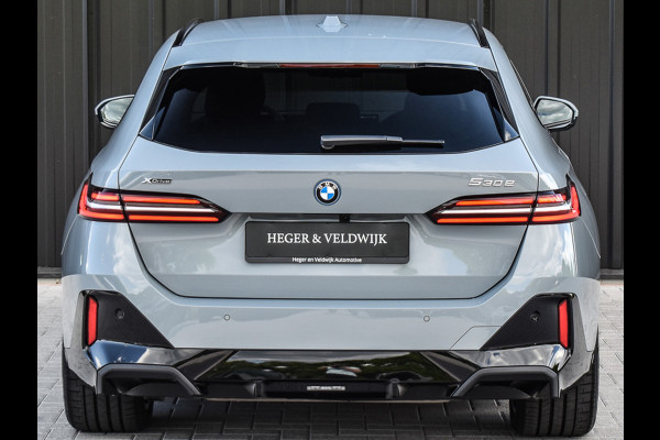 BMW 5 Serie Touring 530e xDrive M Sport | DRIVING ASS. PLUS | HARMAN KARDON | ELEKTR. TREKHAAK | ACHTERUITRIJ CAMERA | AMBIANCE VERLICHTING