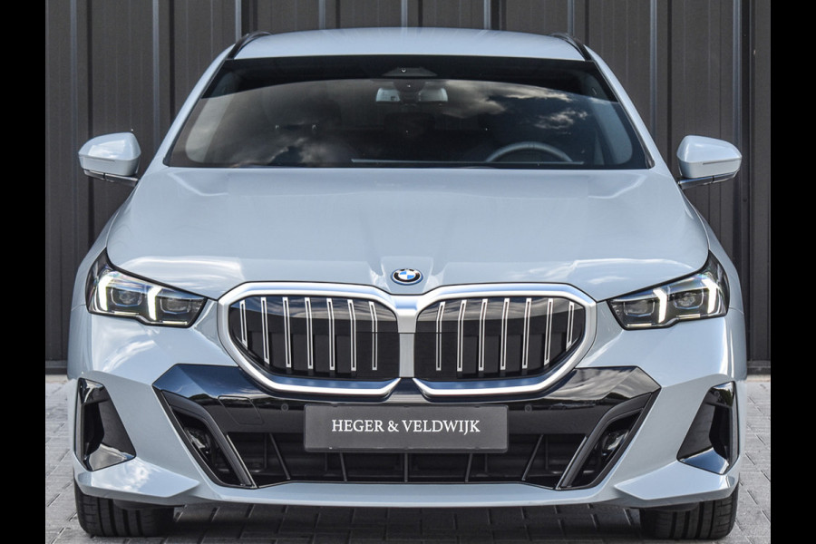 BMW 5 Serie Touring 530e xDrive M Sport | DRIVING ASS. PLUS | HARMAN KARDON | ELEKTR. TREKHAAK | ACHTERUITRIJ CAMERA | AMBIANCE VERLICHTING