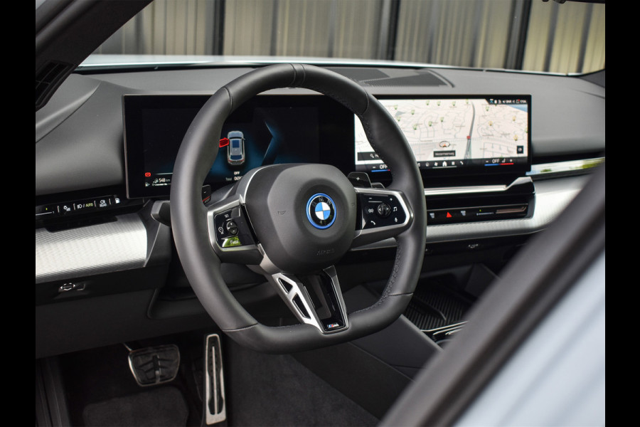 BMW 5 Serie Touring 530e xDrive M Sport | DRIVING ASS. PLUS | HARMAN KARDON | ELEKTR. TREKHAAK | ACHTERUITRIJ CAMERA | AMBIANCE VERLICHTING