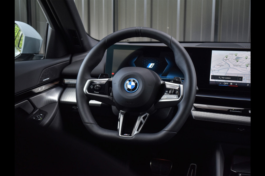BMW 5 Serie Touring 530e xDrive M Sport | DRIVING ASS. PLUS | HARMAN KARDON | ELEKTR. TREKHAAK | ACHTERUITRIJ CAMERA | AMBIANCE VERLICHTING