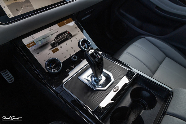 Land Rover Range Rover Evoque 1.5 P300e AWD R-Dynamic SE | Panorama dak | Adaptieve cruise | Apple carplay | 20 inch |