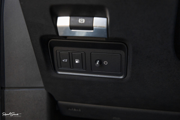 Land Rover Range Rover Evoque 1.5 P300e AWD R-Dynamic SE | Panorama dak | Adaptieve cruise | Apple carplay | 20 inch |