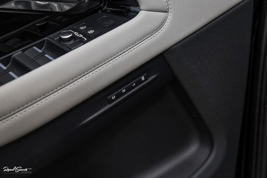 Land Rover Range Rover Evoque 1.5 P300e AWD R-Dynamic SE | Panorama dak | Adaptieve cruise | Apple carplay | 20 inch |