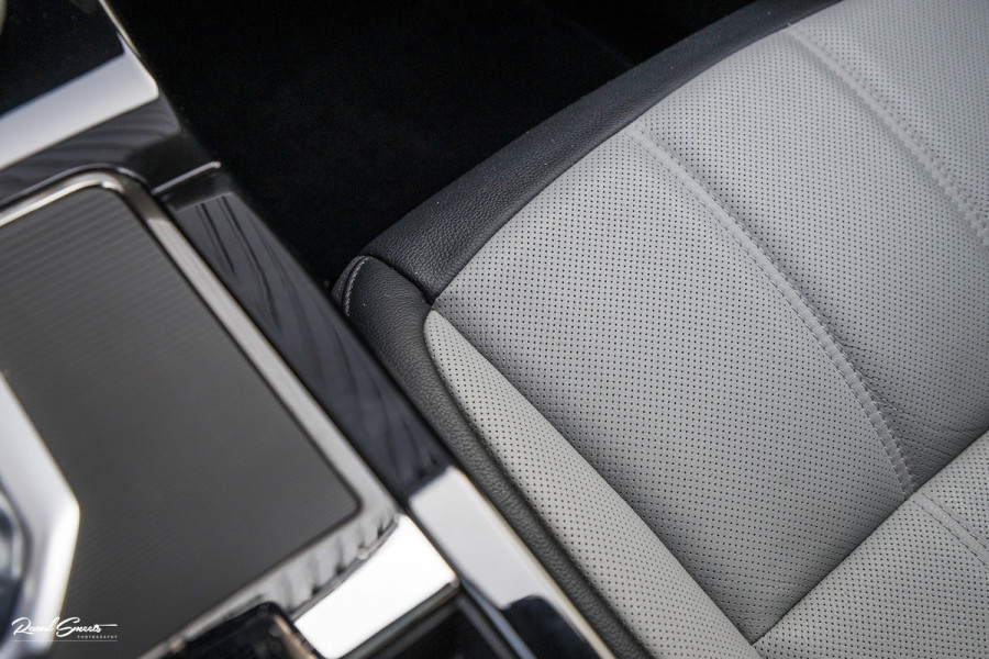 Land Rover Range Rover Evoque 1.5 P300e AWD R-Dynamic SE | Panorama dak | Adaptieve cruise | Apple carplay | 20 inch |