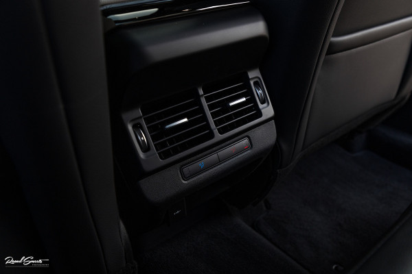 Land Rover Range Rover Evoque 1.5 P300e AWD R-Dynamic SE | Panorama dak | Adaptieve cruise | Apple carplay | 20 inch |