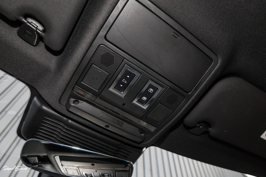 Land Rover Range Rover Evoque 1.5 P300e AWD R-Dynamic SE | Panorama dak | Adaptieve cruise | Apple carplay | 20 inch |