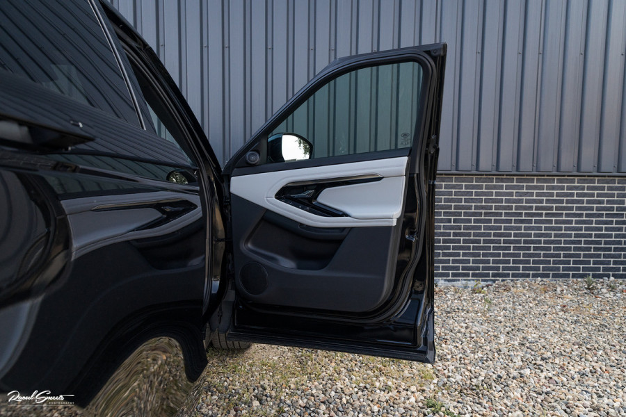 Land Rover Range Rover Evoque 1.5 P300e AWD R-Dynamic SE | Panorama dak | Adaptieve cruise | Apple carplay | 20 inch |