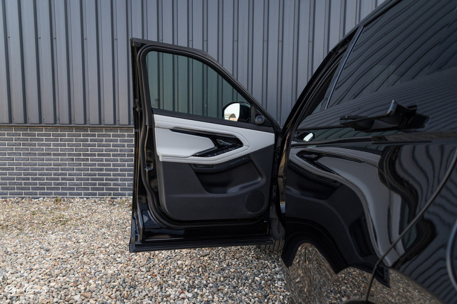 Land Rover Range Rover Evoque 1.5 P300e AWD R-Dynamic SE | Panorama dak | Adaptieve cruise | Apple carplay | 20 inch |