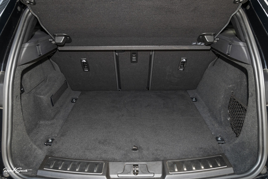 Land Rover Range Rover Evoque 1.5 P300e AWD R-Dynamic SE | Panorama dak | Adaptieve cruise | Apple carplay | 20 inch |