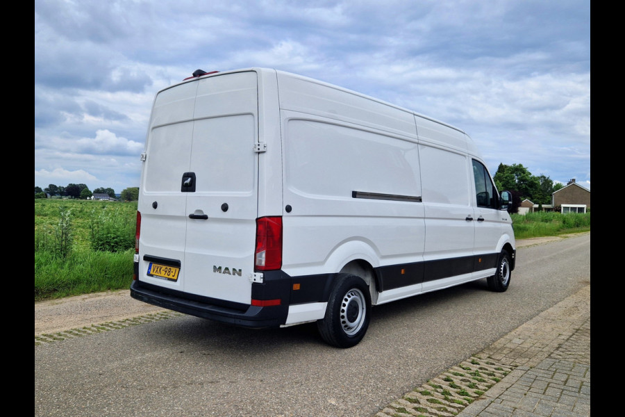 Volkswagen Crafter 35 2.0 TDI L4H3 - 140 Pk - Euro 6 - ParkeerCamera - Airco - AppleCarplay AndroidAuto