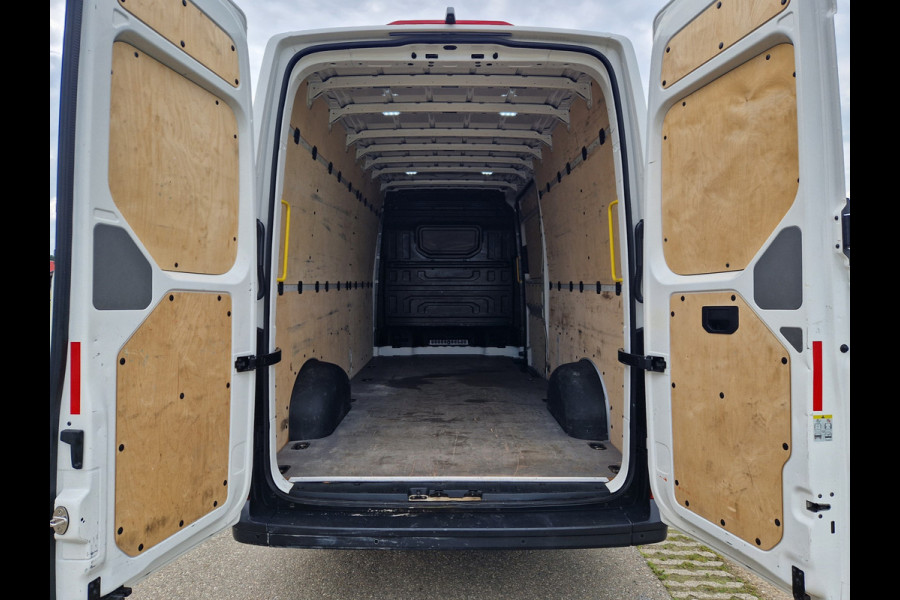 Volkswagen Crafter 35 2.0 TDI L4H3 - 140 Pk - Euro 6 - ParkeerCamera - Airco - AppleCarplay AndroidAuto