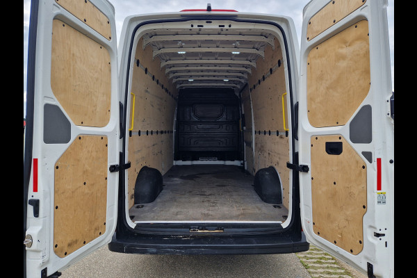 Volkswagen Crafter 35 2.0 TDI L4H3 - 140 Pk - Euro 6 - ParkeerCamera - Airco - AppleCarplay AndroidAuto