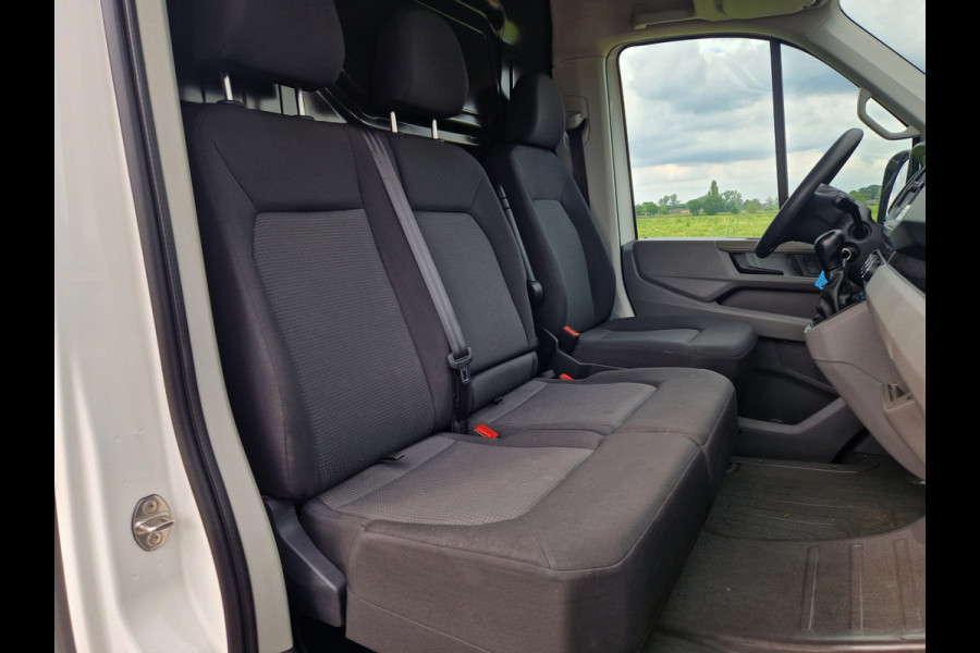 Volkswagen Crafter 35 2.0 TDI L4H3 - 140 Pk - Euro 6 - ParkeerCamera - Airco - AppleCarplay AndroidAuto