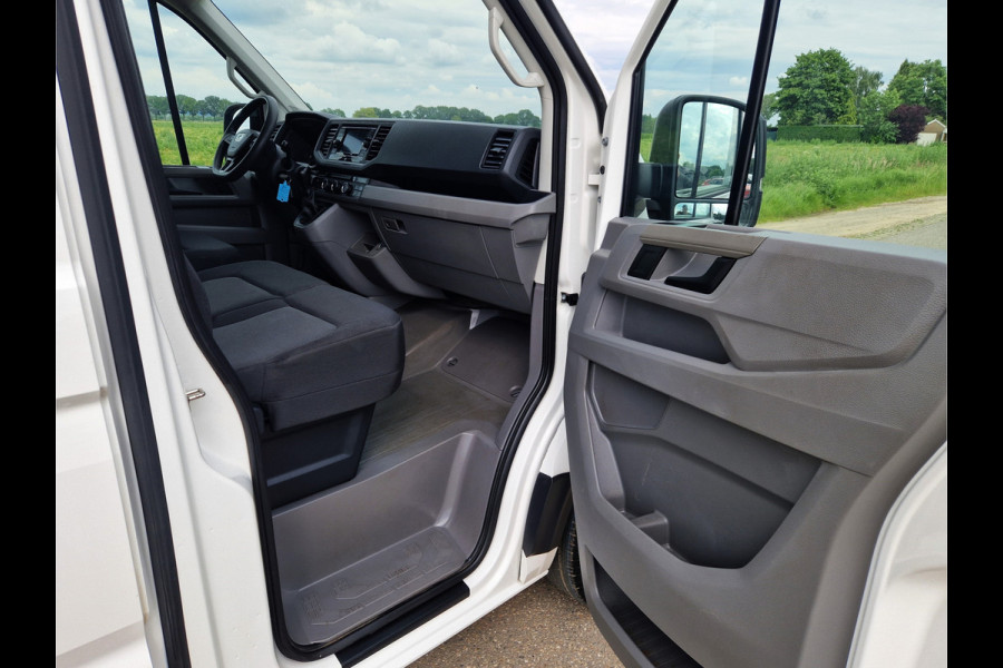 Volkswagen Crafter 35 2.0 TDI L4H3 - 140 Pk - Euro 6 - ParkeerCamera - Airco - AppleCarplay AndroidAuto