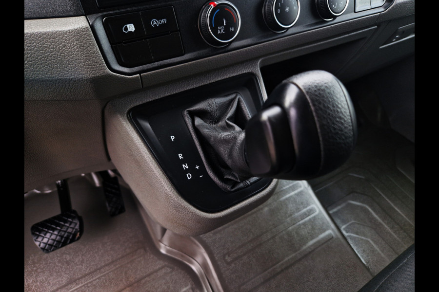 Volkswagen Crafter 35 2.0 TDI L4H3 - 140 Pk - Euro 6 - ParkeerCamera - Airco - AppleCarplay AndroidAuto