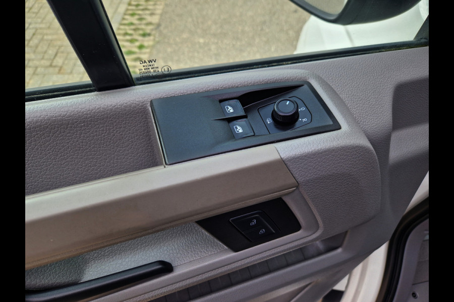 Volkswagen Crafter 35 2.0 TDI L4H3 - 140 Pk - Euro 6 - ParkeerCamera - Airco - AppleCarplay AndroidAuto