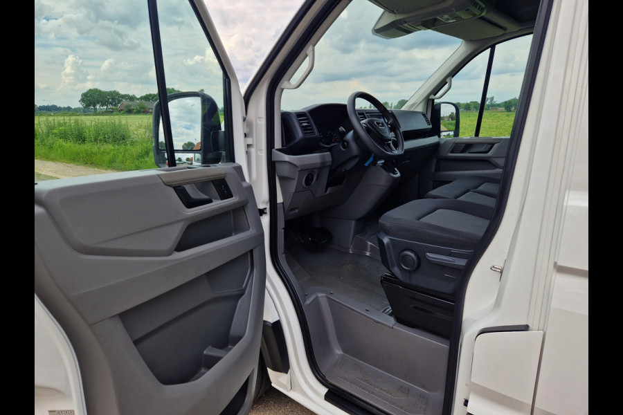 Volkswagen Crafter 35 2.0 TDI L4H3 - 140 Pk - Euro 6 - ParkeerCamera - Airco - AppleCarplay AndroidAuto