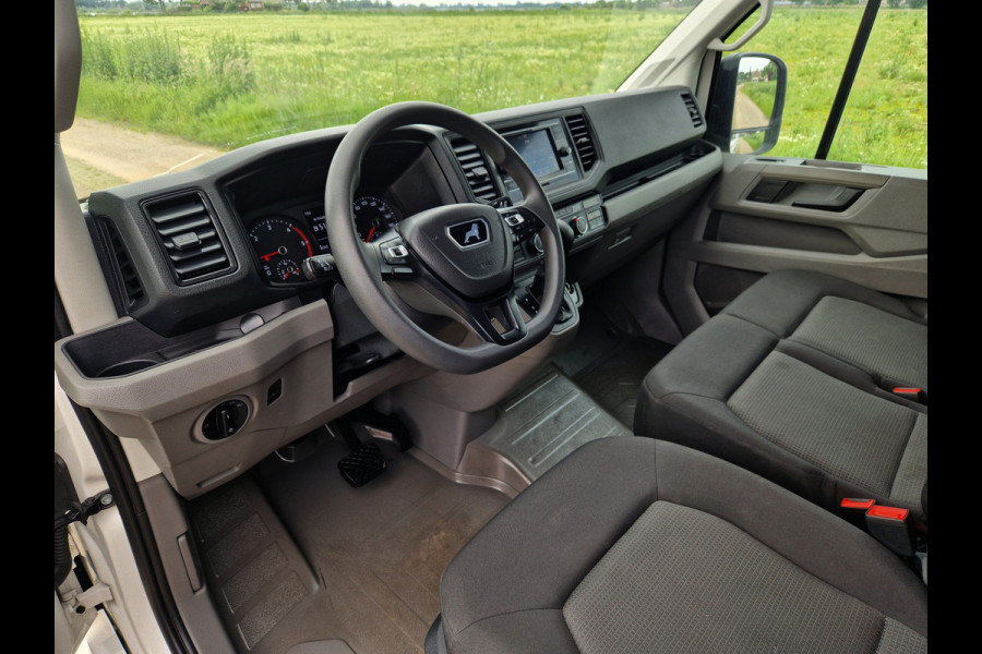 Volkswagen Crafter 35 2.0 TDI L4H3 - 140 Pk - Euro 6 - ParkeerCamera - Airco - AppleCarplay AndroidAuto