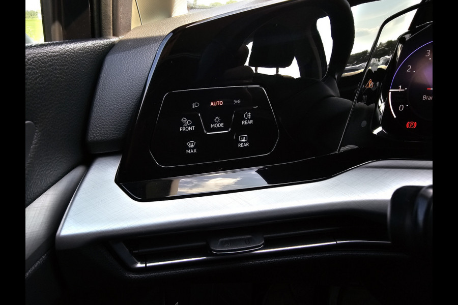 Volkswagen Golf 1.5 TSI - 130 Pk - Euro 6 - ACC - Navi - AppleCarplay AndroidAuto