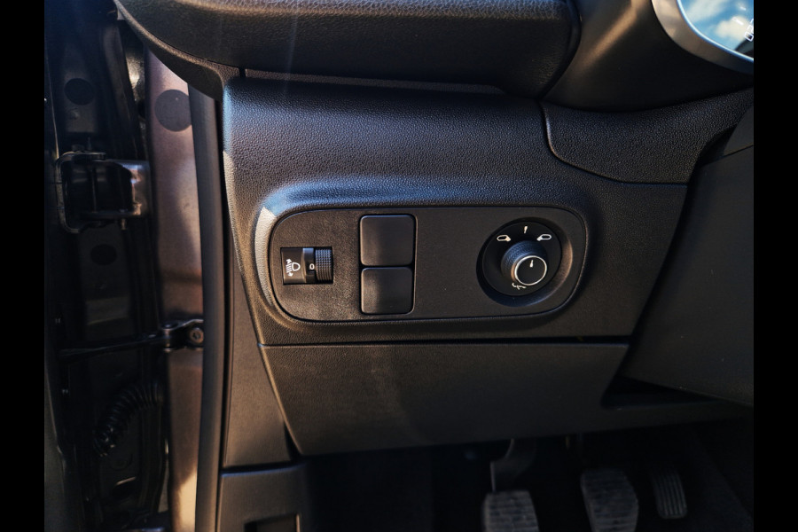 Citroën C3 1.2 PureTech C-Series - 110 Pk - Euro 6 - Navi - AppleCarplay AndroidAuto - Climate Control
