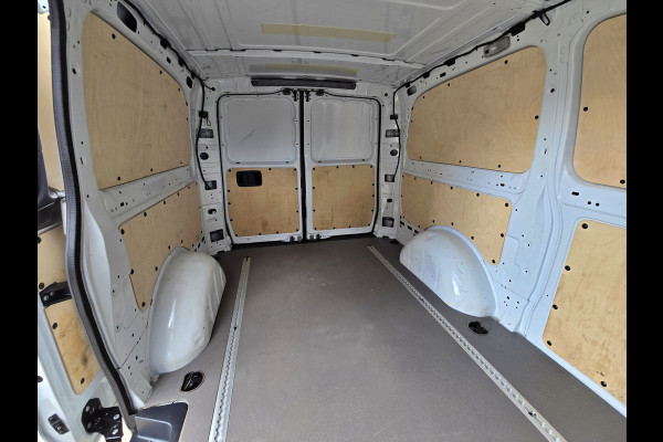 Mercedes-Benz Vito 116 CDI Lang L2 H1 - 160 Pk - Euro 6 - AUTOMAAT - Navi - ParkeerCamera - StoelVerwarming