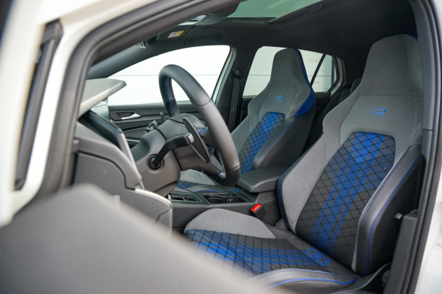 Volkswagen Golf 2.0 TSI R 4Motion Panodak Maxton Camera DAB+ ACC Decat Dode Hoek Stuurverw. Alcantara