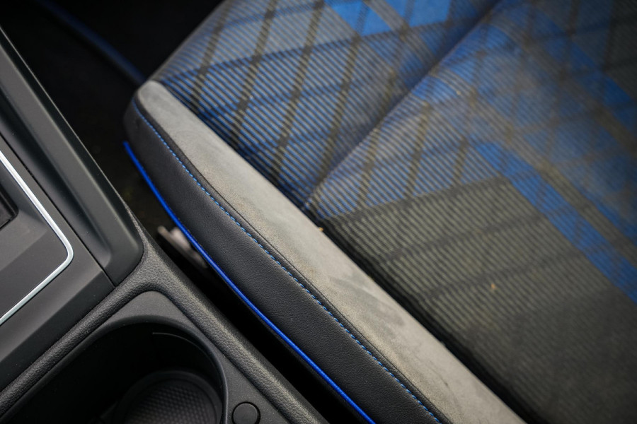 Volkswagen Golf 2.0 TSI R 4Motion Panodak Maxton Camera DAB+ ACC Decat Dode Hoek Stuurverw. Alcantara