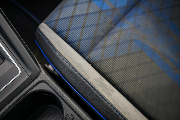 Volkswagen Golf 2.0 TSI R 4Motion Panodak Maxton Camera DAB+ ACC Decat Dode Hoek Stuurverw. Alcantara