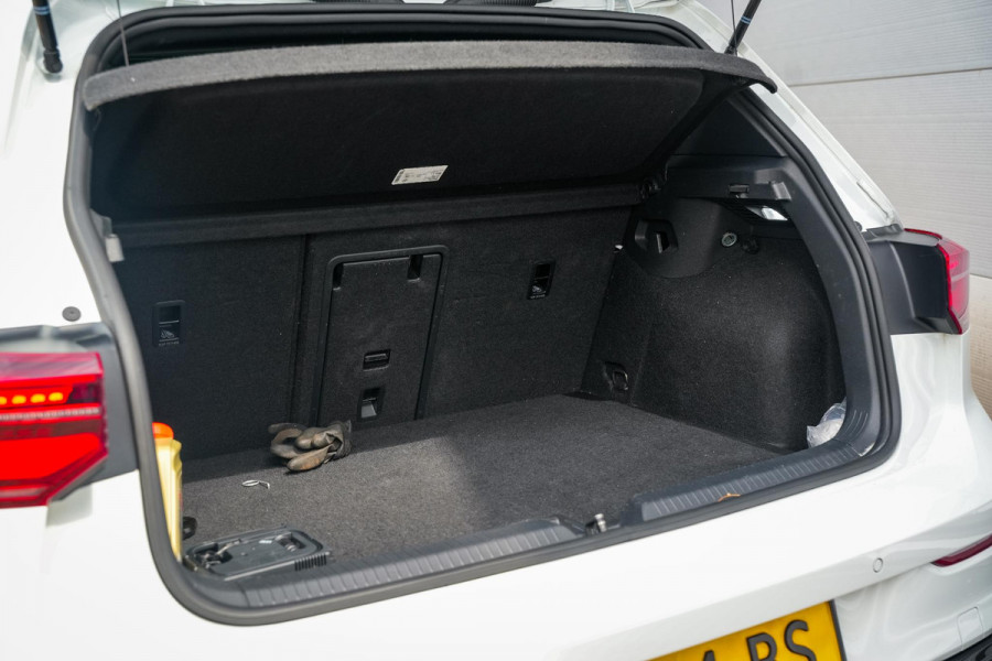 Volkswagen Golf 2.0 TSI R 4Motion Panodak Maxton Camera DAB+ ACC Decat Dode Hoek Stuurverw. Alcantara